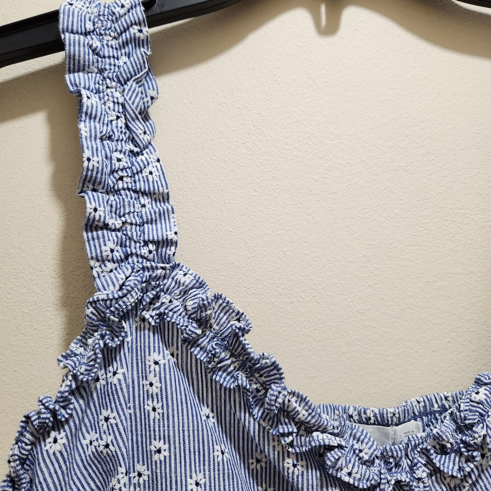 Lush Floral Ruffle Crop Top - Picture 3 of 4